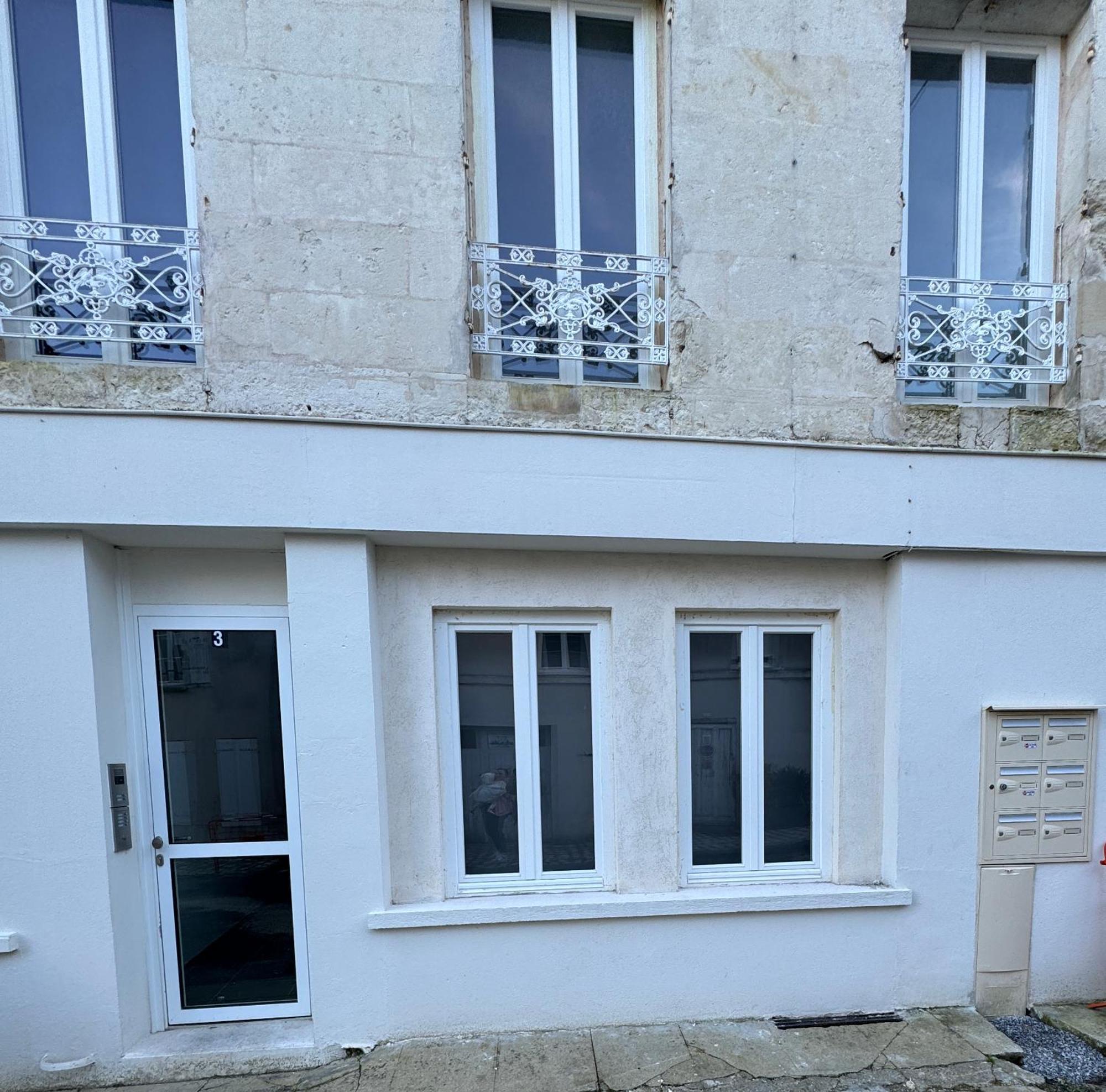 Ave Cesar - Confort Moderne & Charme Gallo-Romain - Coeur De Ville - Tv 4K - Fibre Saintes Esterno foto